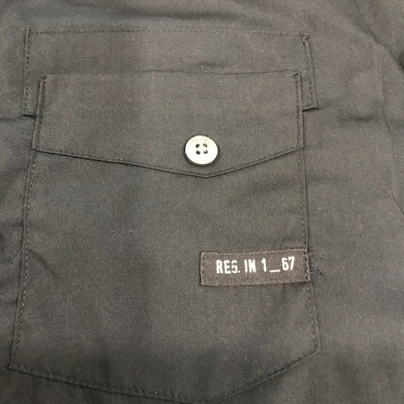 NEW Button-down short sleeve shirt - Picture 6 of 8